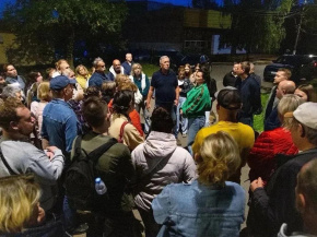Глава Лобни встретилась с жителями дома в Научном городке, пострадавшего в результате пожара Глава Лобни встретилась с жителями дома в Научном городке, пострадавшего в результате пожара