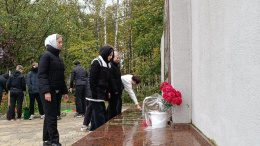 Студенты из Лобни приняли участие во Всероссийской акции «Поклонимся великим тем годам» Студенты из Лобни приняли участие во Всероссийской акции «Поклонимся великим тем годам»