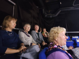 Пенсионеры Лобни отметили День пожилого человека в театре Пенсионеры Лобни отметили День пожилого человека в театре