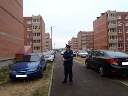 Шесть водителей наказаны в Лобне за парковку на газонах