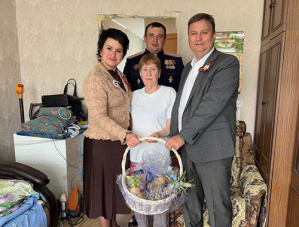 Депутаты городского округа Лобня навестили мать бойца, героически погибшего в ходе специальной военной операции