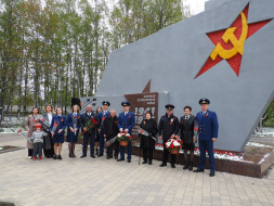 Цветы – защитникам Москвы на лобненском рубеже 