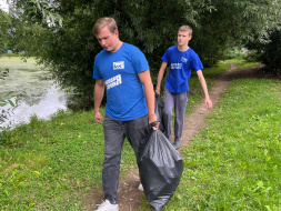 Молодогвардейцы провели субботник в Лобне