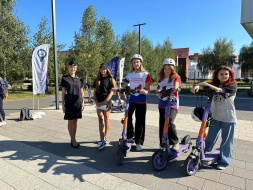 В Лобне провели мастер-класс по обучению безопасной езде на электросамокате В Лобне провели мастер-класс по обучению безопасной езде на электросамокате