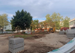 В Лобне ремонтируют сквер Ликвидаторов 