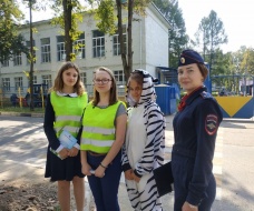ГИБДД Лобни провела акцию "Дети идут в школу"