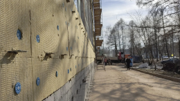 В  школе № 7 Лобни продолжается монтаж фасада и кровельные работы