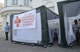 8 сентября у здания администрации с 9:00 до 15:00 сотрудники ЛЦГБ провели медицинские осмотры жителей и гостей города