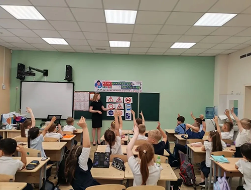 Сотрудники Госавтоинспекции городского округа Лобня проводят беседы-лекции с учениками образовательных организаций