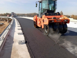 В Лобне приступили к укладке асфальта на путепроводе через Рогачевское и Краснополянское шоссе