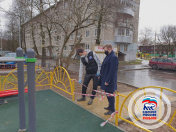 Партия «Единая Россия» провела мониторинг детских площадок в Лобне