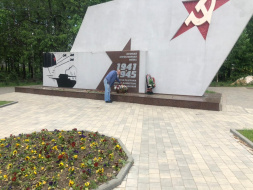 Муниципальный депутат Сергей Андреев провел мониторинг состояния мемориала ВОВ в сквере на улице 40 лет Октября