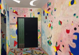 Жители творческого дома в Химках решили оформить подъезд в стиле художников 20-го века