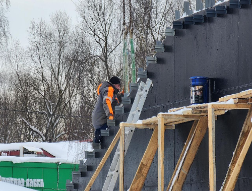 В Лобне продолжается реконструкция территории у памятника «Зенитное орудие»