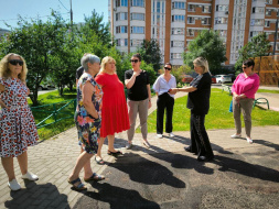 Депутат городского Совета депутатов Светлана Мерзликина провела встречу с жителями микрорайона Катюшки