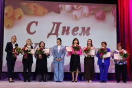 В Лобне поздравили педагогов с Днём учителя В Лобне поздравили педагогов с Днём учителя