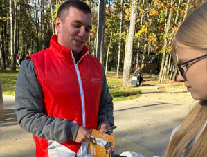Волонтеры Лобни провели профилактическую акцию в парке