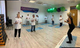 В Лобне пенсионеры учатся дышать по методике Стрельниковой В Лобне пенсионеры учатся дышать по методике Стрельниковой