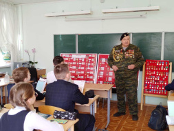 Партийцы Лобни провели урок мужества для учащихся городского лицея