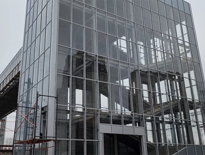 В Лобне завершили остекление нового надземного пешеходного перехода на Кольцевой улице В Лобне завершили остекление нового надземного пешеходного перехода на Кольцевой улице