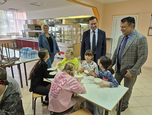 В Лобне проверили работу пришкольного лагеря «Солнышко» В Лобне проверили работу пришкольного лагеря «Солнышко»