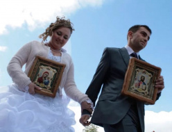 Пять пар молодоженов заключили брак в Лобне в день Казанской иконы Божьей Матери