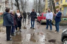 А что во дворах: глава Лобни продолжает осмотр домов и прилегающих территорий