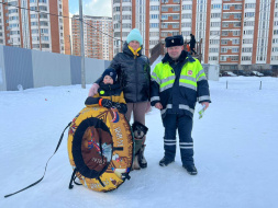 Лобненские Госавтоинспекторы провели профилактические беседы с детьми и родителями Лобненские Госавтоинспекторы провели профилактические беседы с детьми и родителями