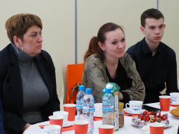 Председатель городского Совета депутатов встретился с семьями военнослужащих. 