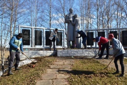 Волонтеры Победы проведут уборку сквера защитников Москвы возле памятника в Лобне в рамках празднования Дня добровольца