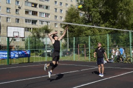 На новой спортивной площадке во дворе дома 19 по ул. Ленина сегодня стартовал первый турнир