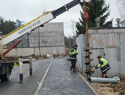 На улице Гагарина в Лобне начался монтаж уличного освещения