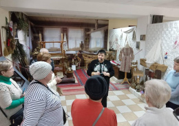 Долголеты из Лобни посетили дом-музей Вячеслава Тихонова