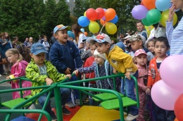 По программе комплексного благоустройства дворов в Лобне открыта третья детская площадка