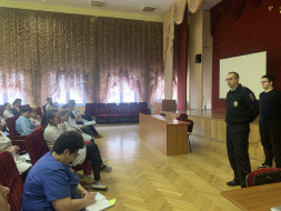 В Лобне сотрудники полиции провели акцию «Стоп - мошенники!» для медработников