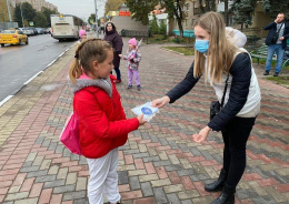 Лобненские активисты продолжают разъяснительную работу о важности ношения масок в общественных местах