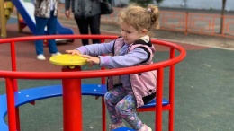 Две детские площадки отремонтированы в Лобне за неделю