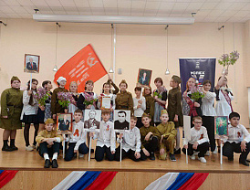Школьники Лобни почтили память героев