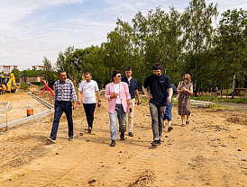 Глава Лобни проверила ход благоустройства парка «Защитников Москвы»  