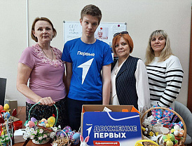 Активисты и спортсмены Лобни оказали помощь детям Семейного центра