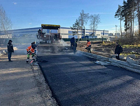 На улице Гагарина в Лобне началась укладка асфальта