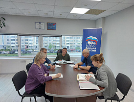 Руководитель фракции партии «Единая Россия» встретился с арендаторами ТЦ «Поворот»