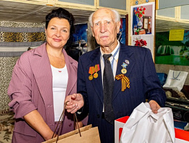 Лобня поздравляет ветерана авиации с 95-летием