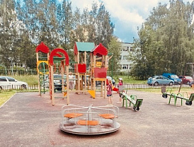 В Лобне продолжается благоустройство дворов и обновление детских площадок