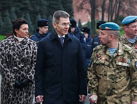 Глава Лобни возложила цветы к Могиле неизвестного солдата