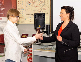 Глава Лобни вручила первые паспорта юным жителям