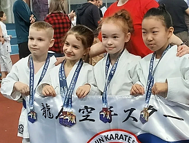 Воспитанники лобненской школы карате завоевали более 20 наград на открытом детском турнире