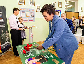 В лобненской школе №6 открыли Парту Героя