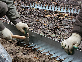 В Лобненском лесопарке обновляют детскую площадку