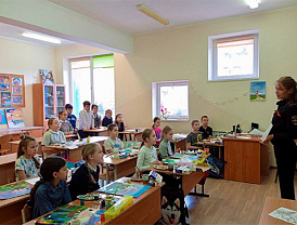 Сотрудники лобненской Госавтоинспекции посетили учреждения дополнительного образования